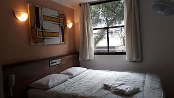 基本雙人房 | 書桌、遮光窗簾/窗簾、免費 Wi-Fi、床單