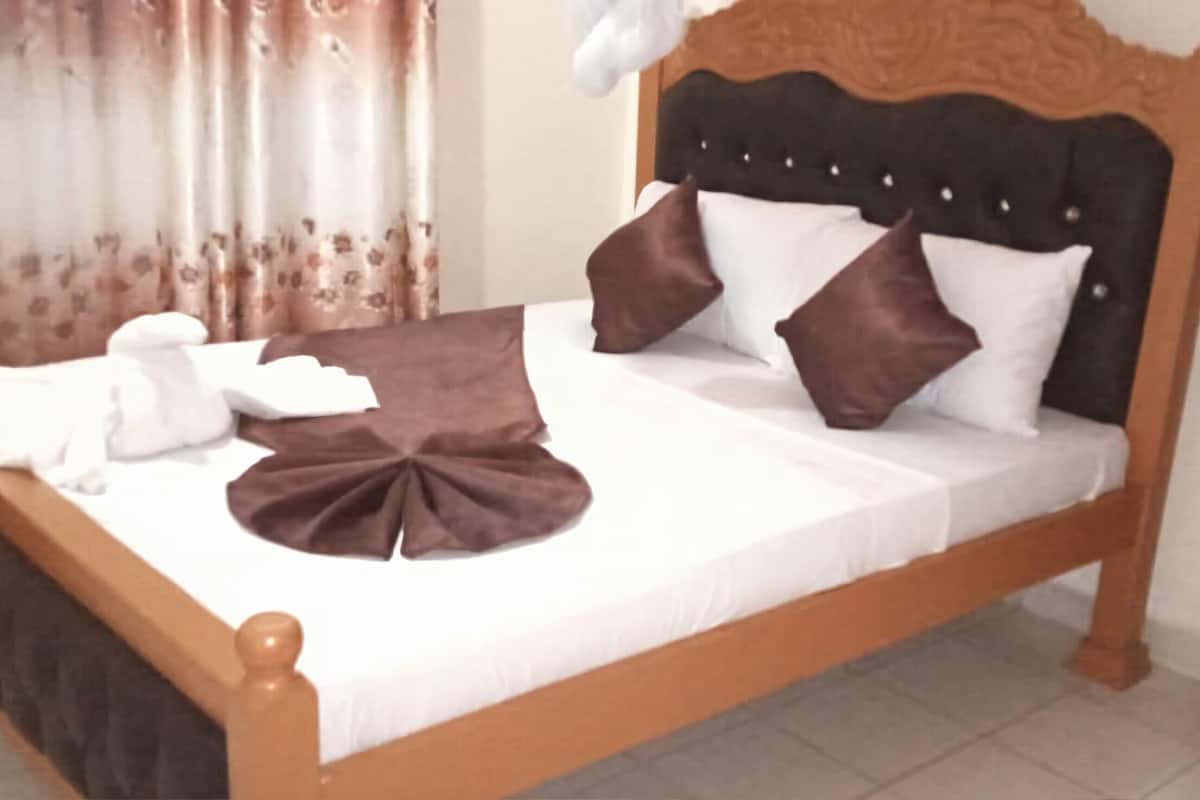 3 bedrooms, individually decorated, individually furnished