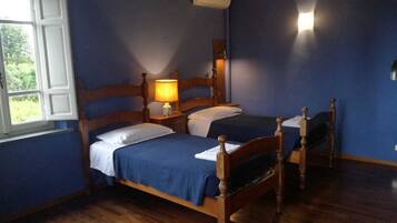 Twin Room, Shared Bathroom (Blu) | 1 bedroom, individually furnished, desk, free WiFi