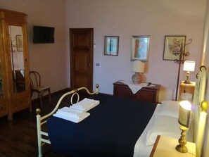 Doppelzimmer, Gemeinschaftsbad (Rosa)