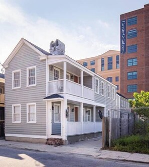 Exterior - 4BR Charleston Single! One Block to King St! (Charleston)