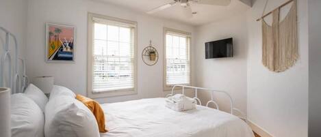 4 habitaciones, tabla de planchar con plancha, cuna de viaje y wifi