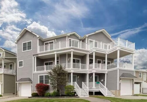 Updated Beach Home with Ocean Views, Beach Block!