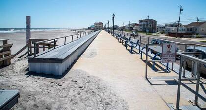 Updated Beach Home with Ocean Views, Beach Block!