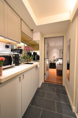 Cheerful Studio w/ View, Steps from Dolores Park