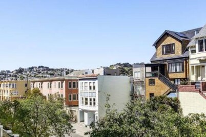 Cheerful Studio w/ View, Steps from Dolores Park