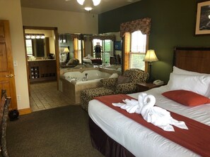 1 bedroom - Grand Studio Master King Suite with Queen Soft Sleeps 4 (Branson)
