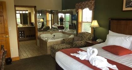 Grand Studio Master King Suite with Queen Soft Sleeps 4