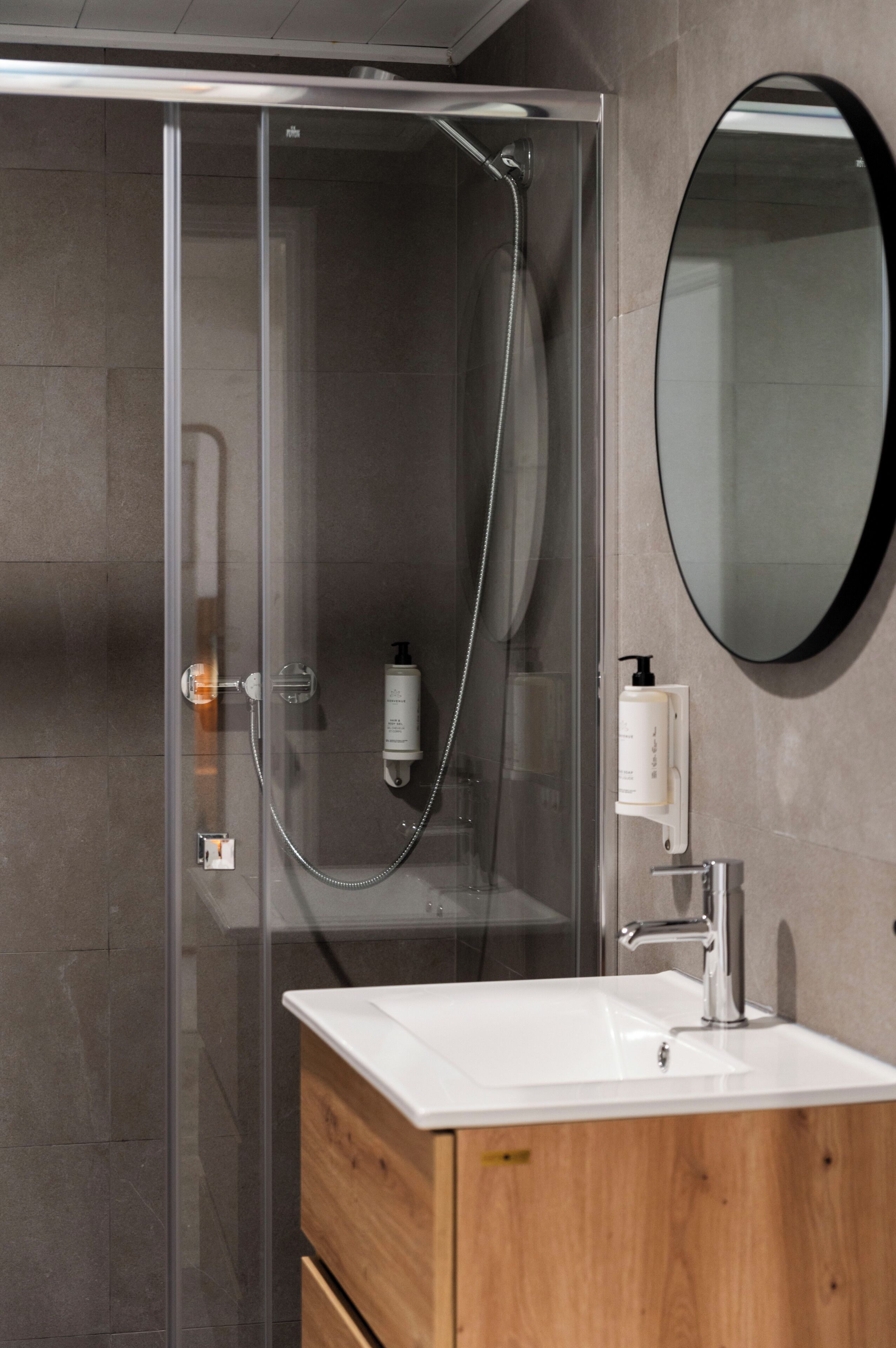 Standard Double or Twin Room | Bathroom | Hair dryer, towels, soap, shampoo