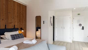 Camera familiare, balcone | Biancheria da letto di alta qualità, Wi-Fi gratuito, lenzuola