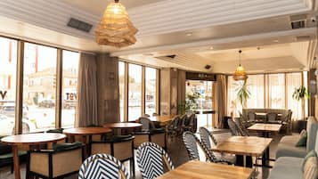 Área de estar no saguão