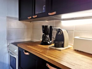 Kühlschrank, Mikrowelle, Ofen, Geschirrspüler