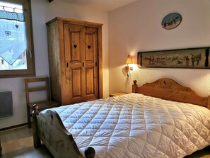 2 Schlafzimmer, Bügeleisen/Bügelbrett