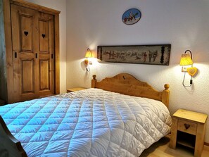 2 habitaciones y tabla de planchar con plancha 
