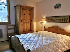 2 Schlafzimmer, Bügeleisen/Bügelbrett