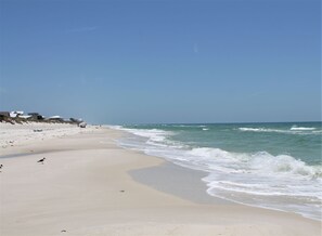 Una spiaggia nelle vicinanze