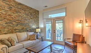 Smart TV - Downtown Open Concept with Balcony (Asheville)