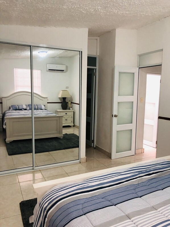 2 soverom, strykejern/-brett, wi-fi (inkludert) og sengetøy