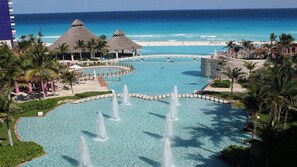 Pool - New Year's Eve on the Ocean at the Westin Lagunamar   (Cancún)