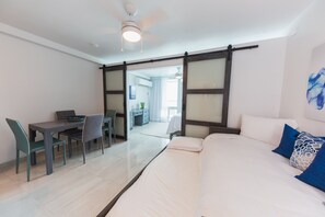 1 chambre, fer et planche à repasser, accès au Wi-Fi (inclus)