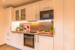 Fridge, microwave, oven, stovetop - Mohnblume 65m² ***** (Palling)