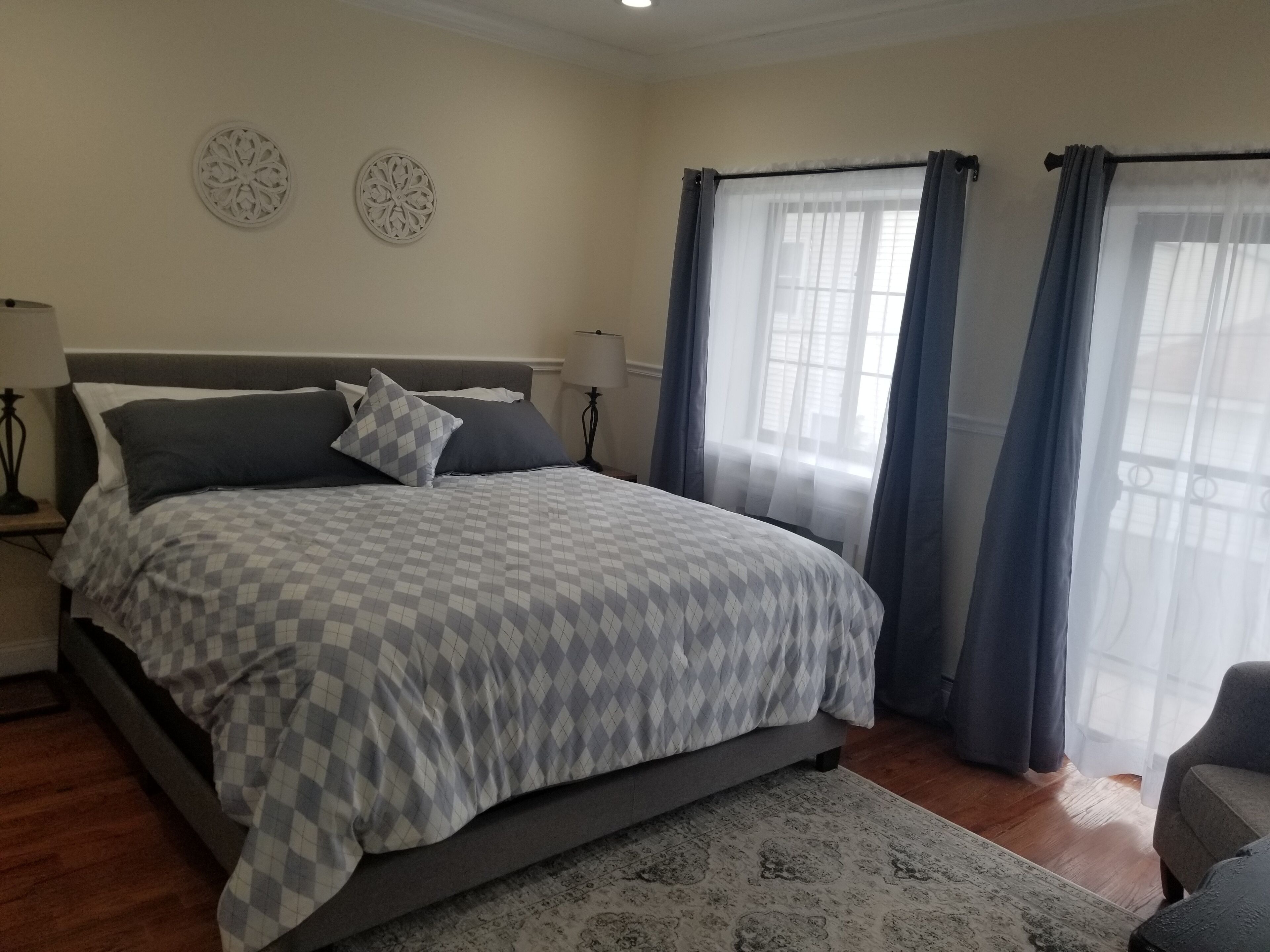 2 bedrooms, iron/ironing board, WiFi, bed sheets