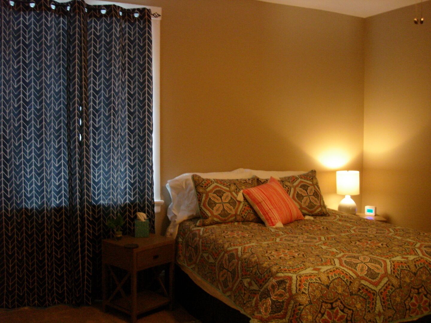 2 dormitoris, escriptori i planxa i posts de planxar 