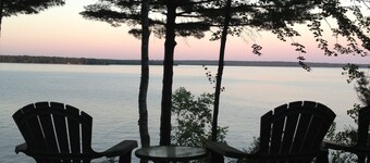 Lungomare di noleggio lago Sebago | Spiaggia privata | 2br Cottage anteriore e studio 