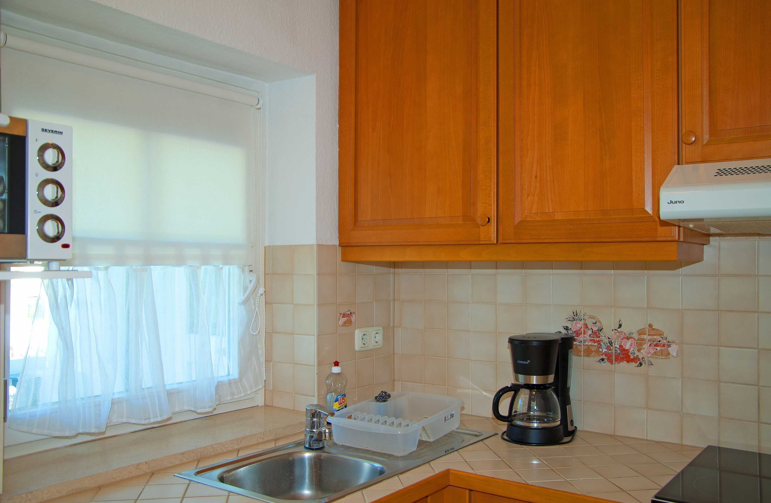 Fridge, microwave, oven, coffee/tea maker