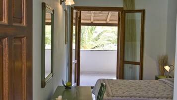 Habitación básica con 1 cama matrimonial o 2 individuales | Minibar, camas extra, wifi gratis y ropa de cama