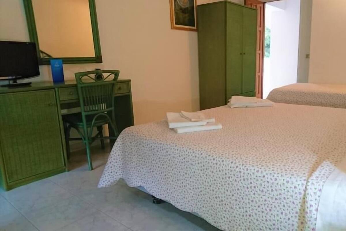 Basic Triple Room