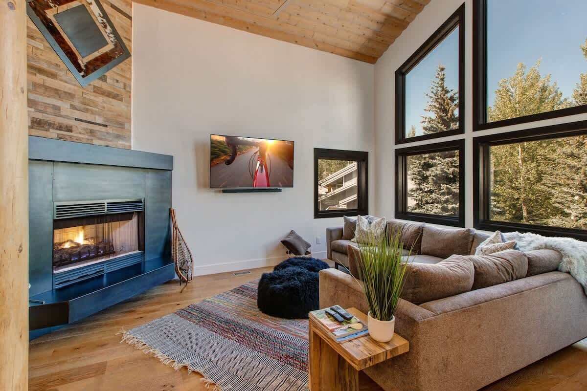 TV, fireplace, offices