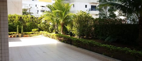 المنطقة المحيطة بالمنشأة