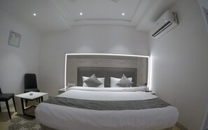 Executive Room | In-room safe, iron/ironing board, free WiFi, bed sheets - Pride By Samrat (Jabalpur)