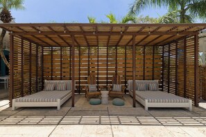 Outdoor pool, sun loungers -  BOHO Tamarindo (Tamarindo)