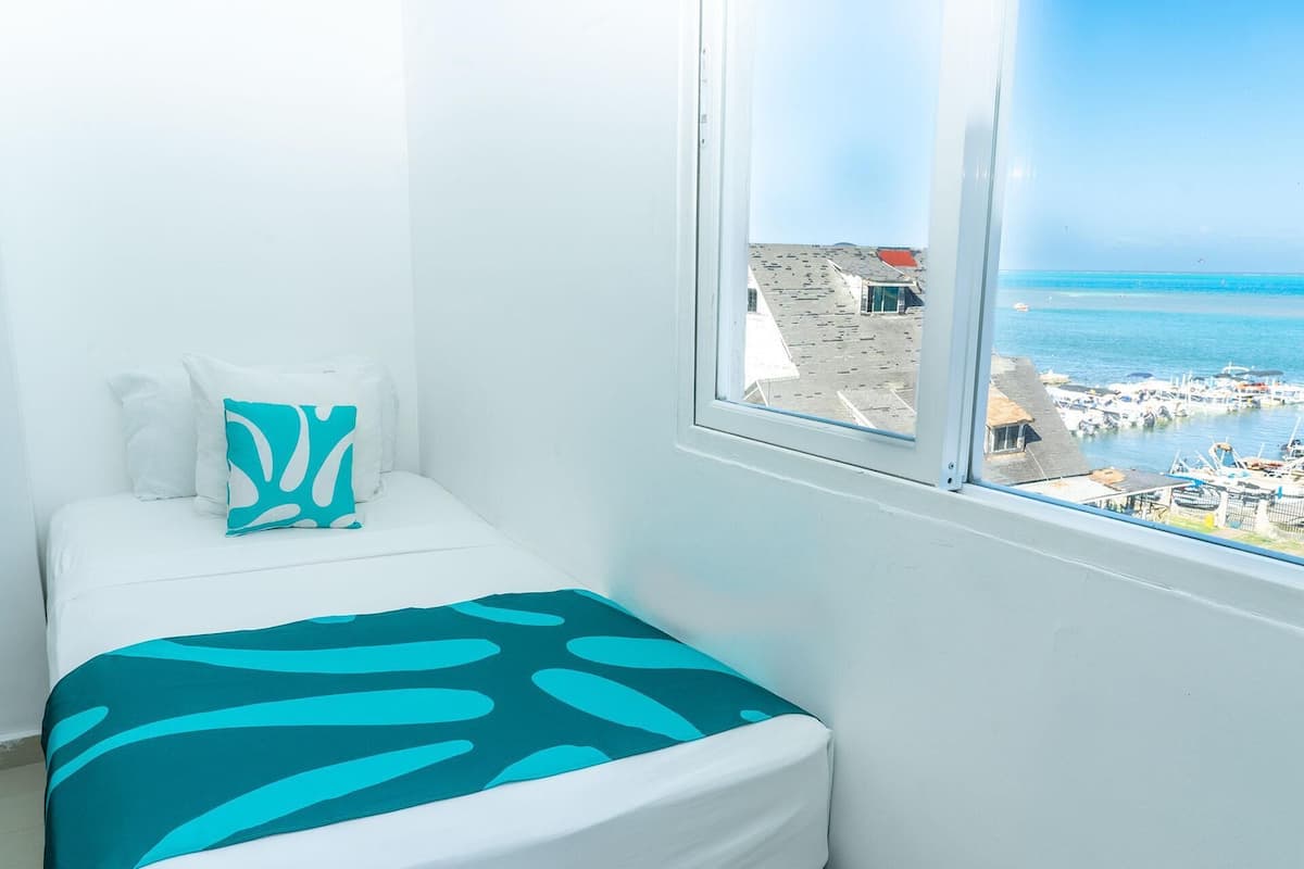 Luxe beddengoed, een minibar, een kluis op de kamer