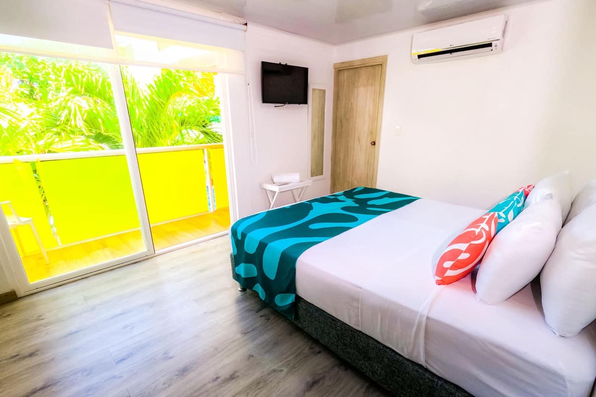 Luxe beddengoed, een minibar, een kluis op de kamer