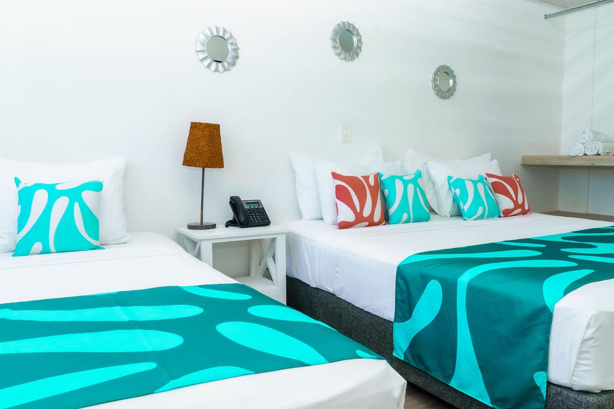 Luxe beddengoed, een minibar, een kluis op de kamer