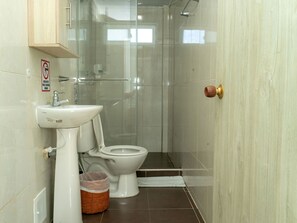 Shower, free toiletries, hair dryer, towels - Caribbean Coral (San Andrés)