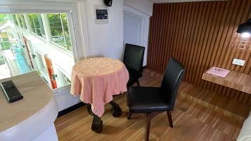 Deluxe Room, Pool View | Minibar, in-room safe, individually decorated, individually furnished
