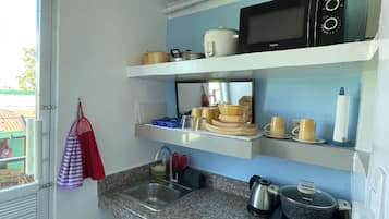 Deluxe Studio | Private kitchen | Fridge, microwave, coffee/tea maker, electric kettle