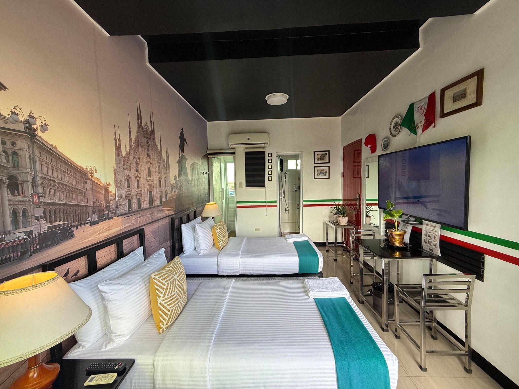 Quarto casal ou duplo empresarial | Frigobar, cofres nos quartos, individualmente decorados