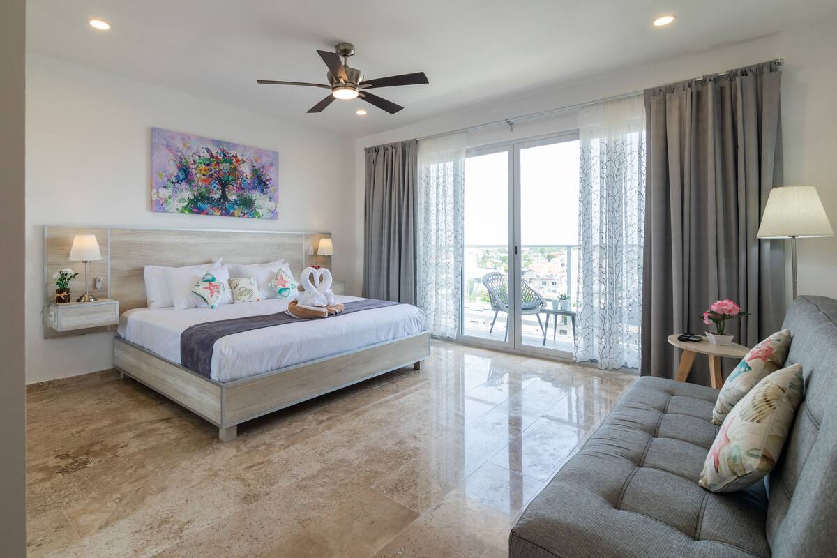 Exclusive Studio Suite, 1 King Bed with Sofa bed | Premium bedding, down duvets, Select Comfort beds, in-room safe