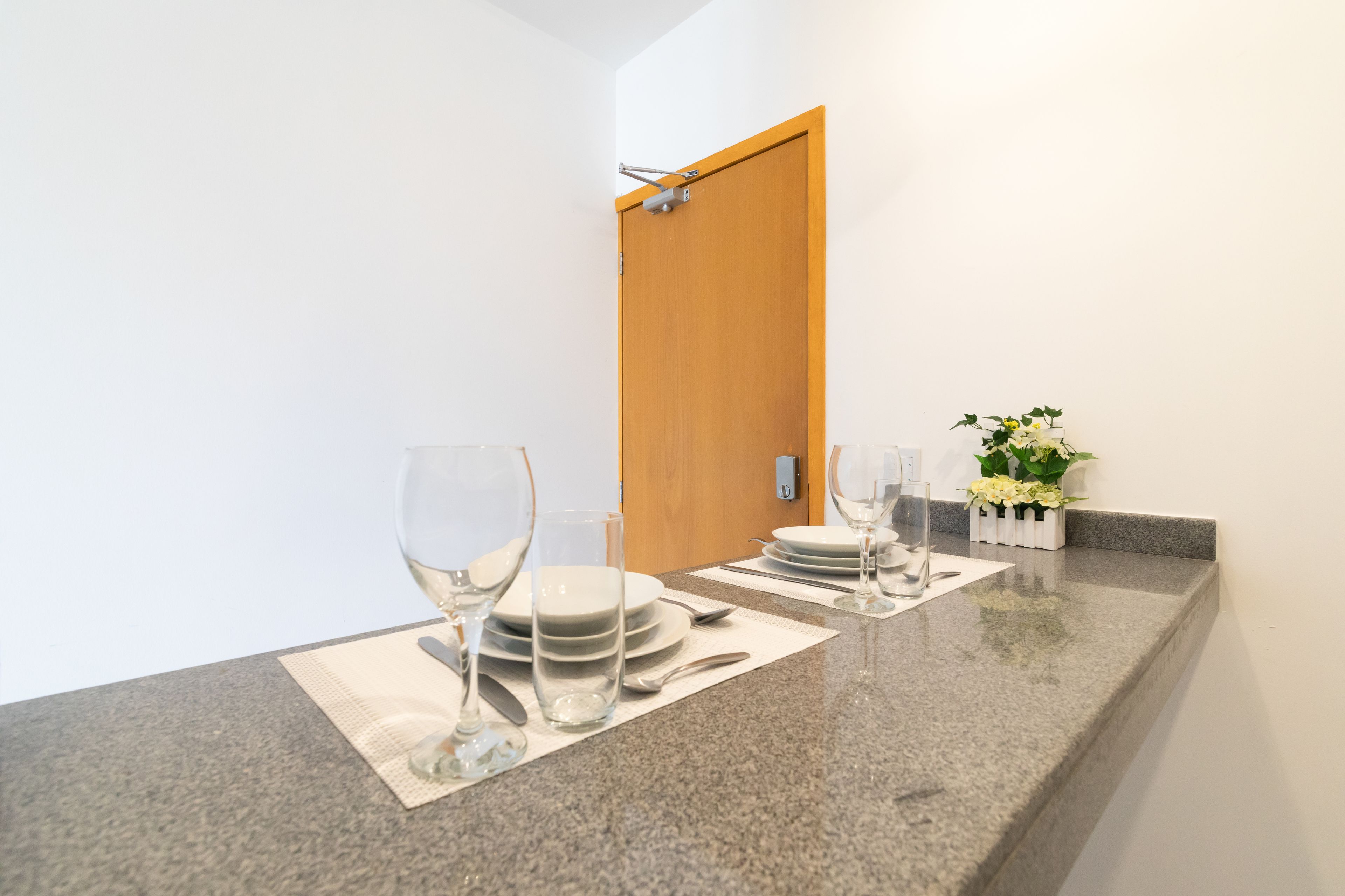 Suite estudio exclusiva, 1 cama King size y sofá cama | Cocina privada | Cafetera de espresso, cafetera y tetera y refrigerador con congelador 