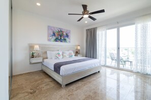 Premium bedding, down duvets, Select Comfort beds, in-room safe - Kuyaan Coral Suites by Alex (Playa del Carmen)