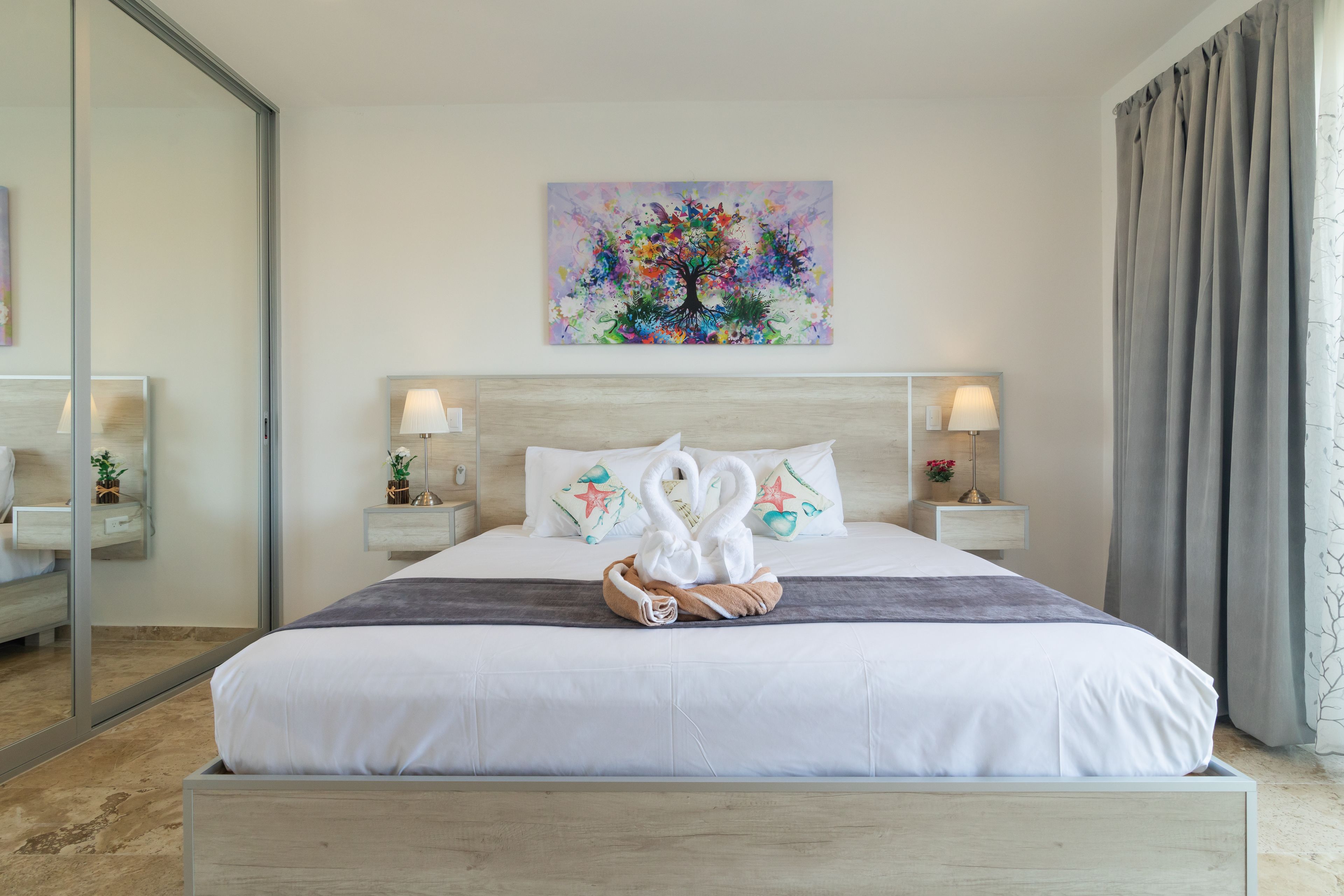 Suite estudio exclusiva, 1 cama King size y sofá cama | Ropa de cama de alta calidad, edredón y camas Select Comfort 