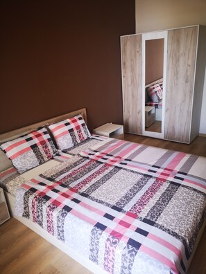 1 Schlafzimmer, kostenloses Internet, Bettwäsche