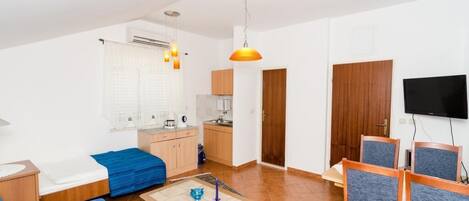 1 bedroom, free WiFi, bed sheets
