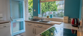 Avondale Bungalow -  A cottage that sleeps 4 guests  in 2 bedrooms