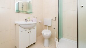 Hair dryer, towels - Budget Old Town -Two-Bedroom Apartment with Sofa Bed - Resticeva Street (Dubrovnik)